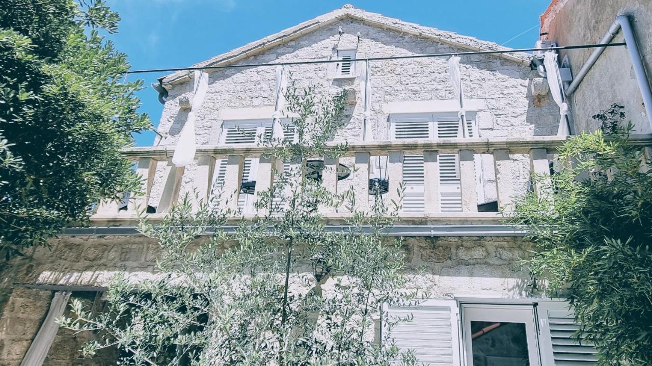 Rector'S Villa - Charming Retreat In Old Town With Jacuzzi In Private Courtyard Rab Town Exterior photo