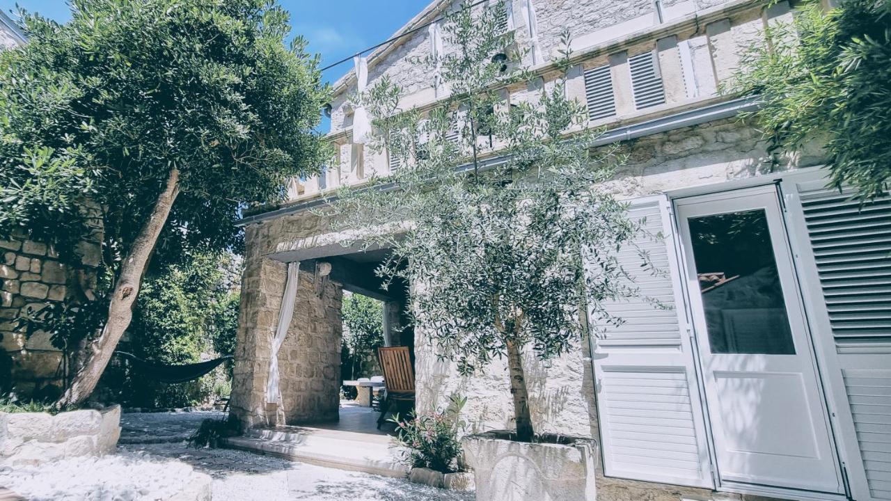 Rector'S Villa - Charming Retreat In Old Town With Jacuzzi In Private Courtyard Rab Town Exterior photo