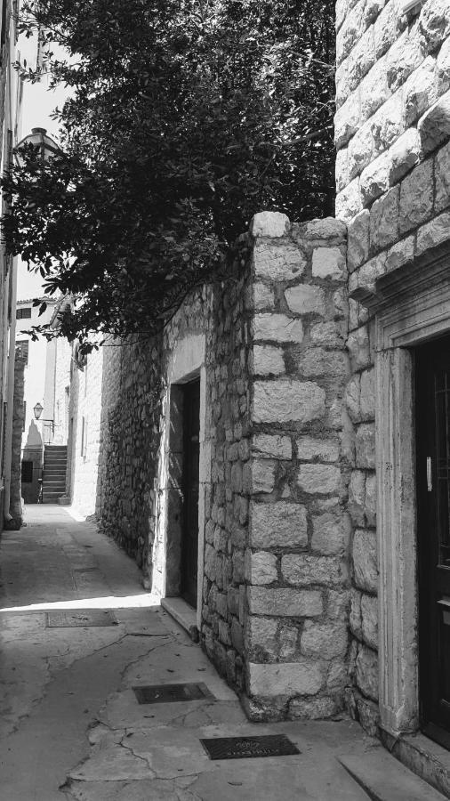 Rector'S Villa - Charming Retreat In Old Town With Jacuzzi In Private Courtyard Rab Town Exterior photo